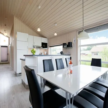 Geraeumiges Spa-retreat Fuer 8 Personen Großenbrode