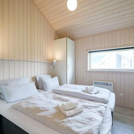 Geraeumiges Spa-retreat Fuer 8 Personen Großenbrode