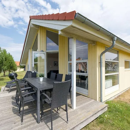 Geraeumiges Spa-retreat Fuer 8 Personen Großenbrode
