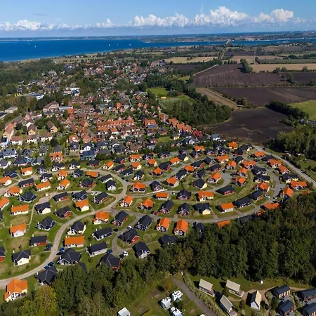 Geraeumiges Spa-retreat Fuer 8 Personen Großenbrode