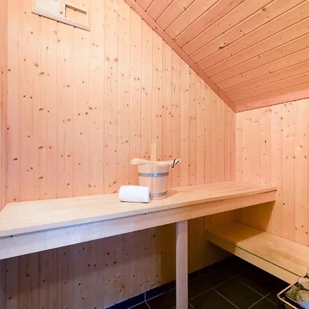 Geraeumiges Spa-retreat Fuer 8 Personen Großenbrode